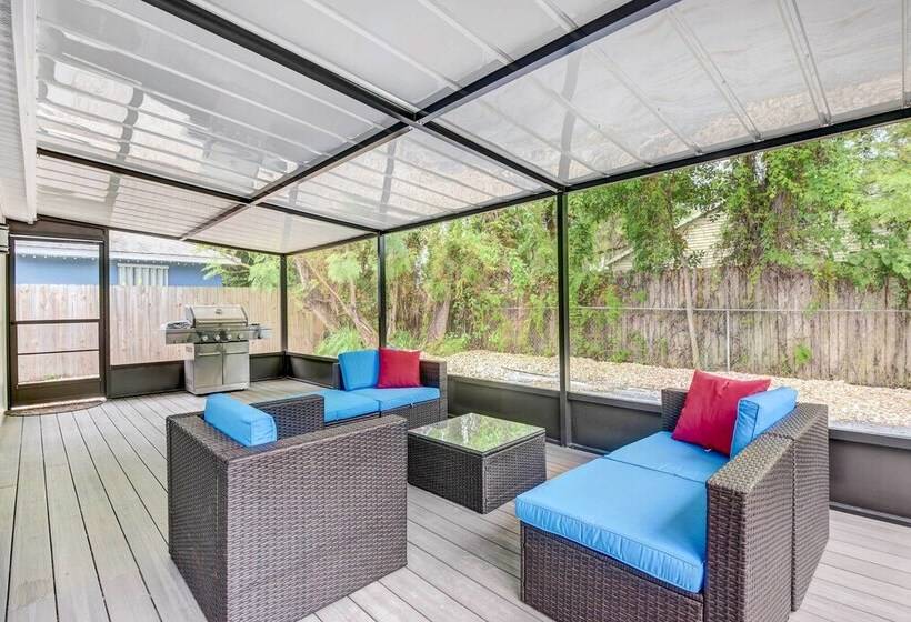 Sarasota Home W/ Screened Porch, Walk To Zoo!