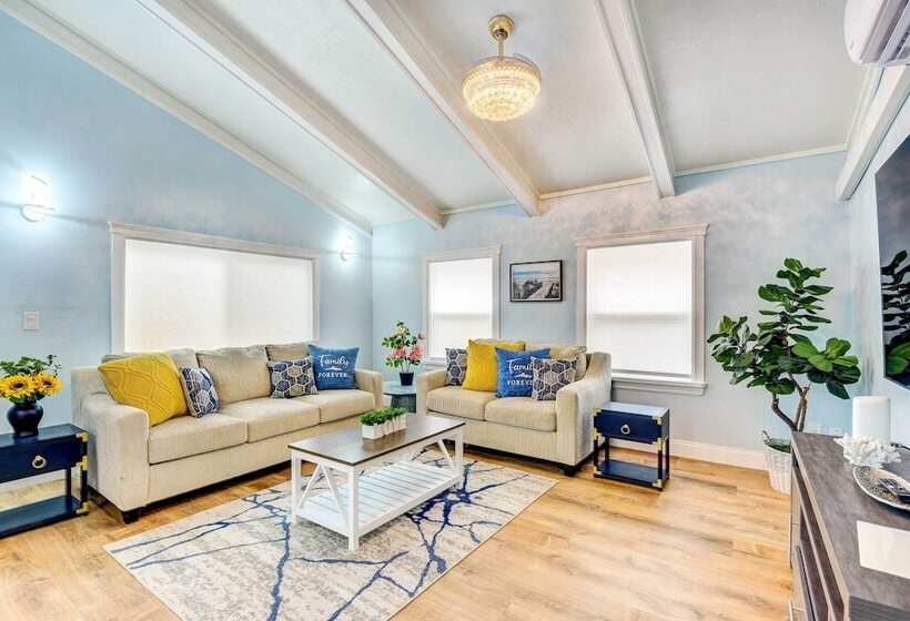 Sarasota Home W/ Screened Porch, Walk To Zoo!