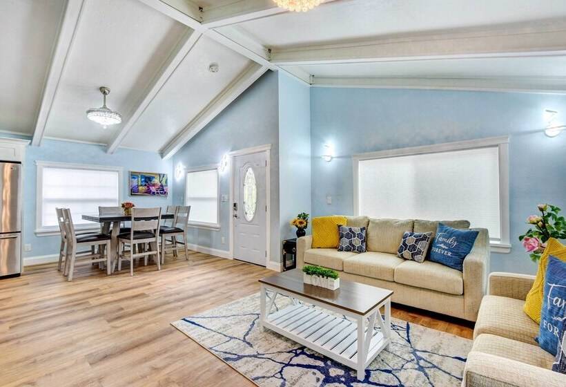 Sarasota Home W/ Screened Porch, Walk To Zoo!