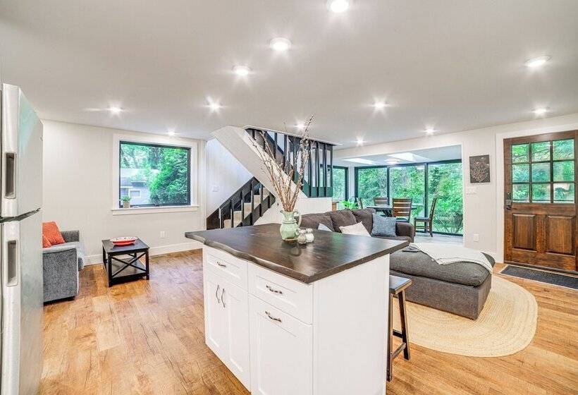 Sawyer Retreat W/ Fire Pit < 2 Mi To Beaches!