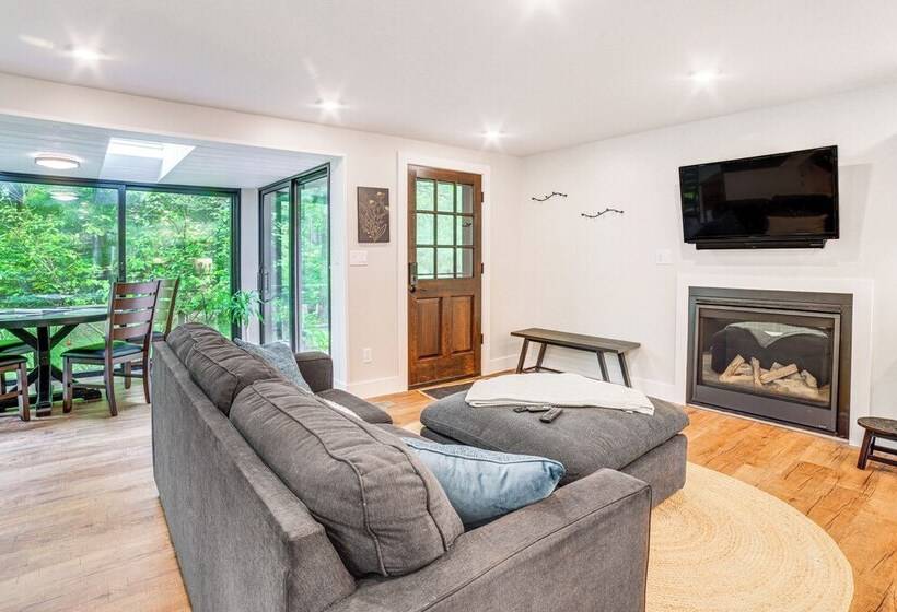 Sawyer Retreat W/ Fire Pit < 2 Mi To Beaches!