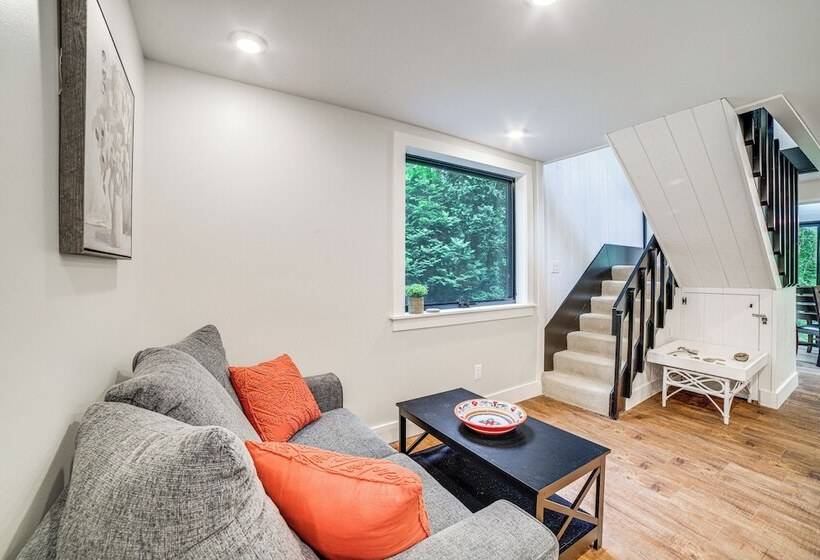 Sawyer Retreat W/ Fire Pit < 2 Mi To Beaches!