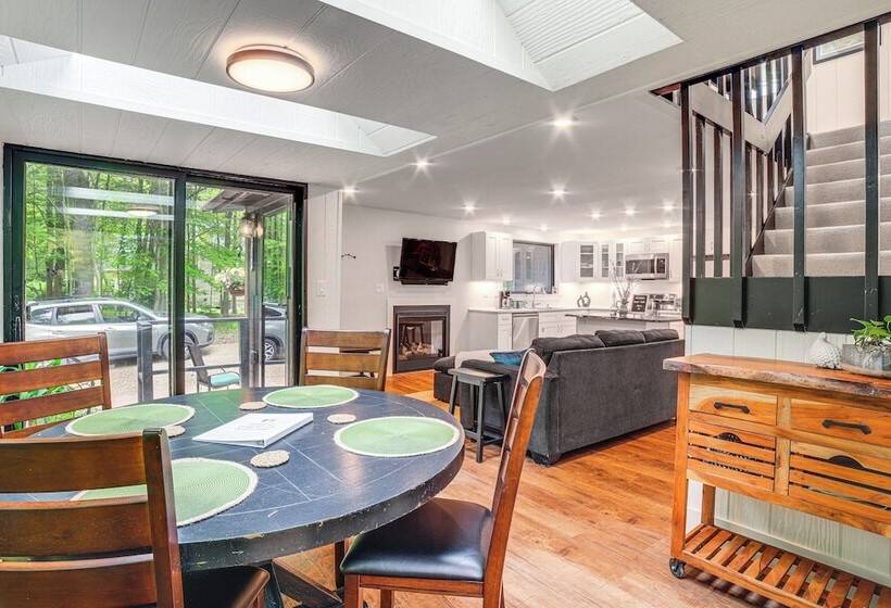 Sawyer Retreat W/ Fire Pit < 2 Mi To Beaches!