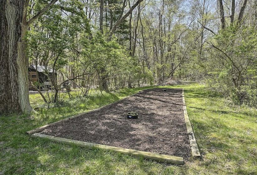 Sawyer Retreat W/ Fire Pit < 2 Mi To Beaches!