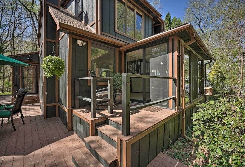 Sawyer Retreat W/ Fire Pit < 2 Mi To Beaches!