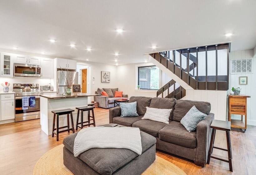 Sawyer Retreat W/ Fire Pit < 2 Mi To Beaches!