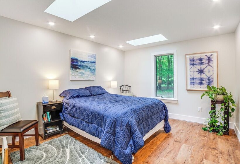 Sawyer Retreat W/ Fire Pit < 2 Mi To Beaches!