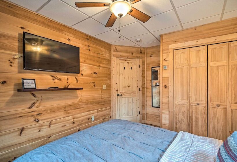 Secluded Black Mountain Cabin W/ On Site Pond!