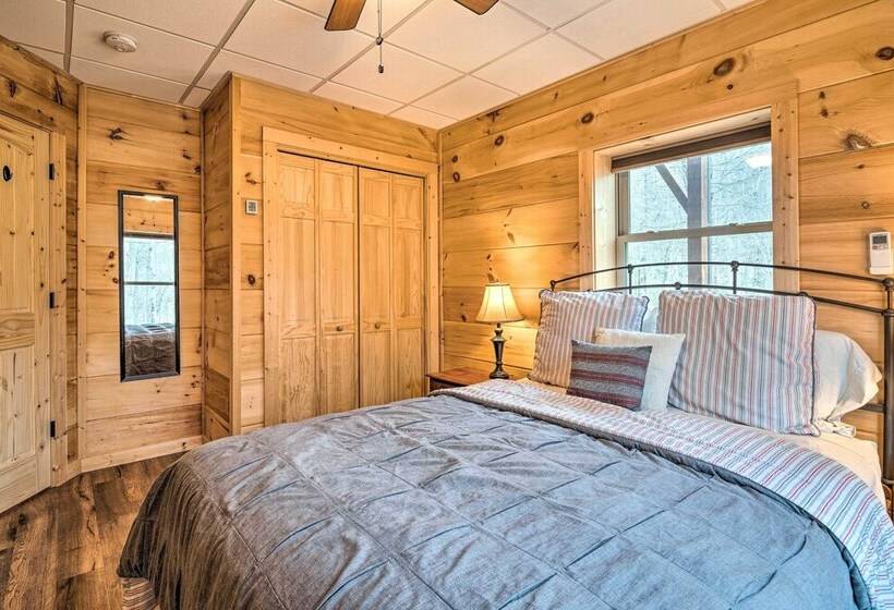 Secluded Black Mountain Cabin W/ On Site Pond!