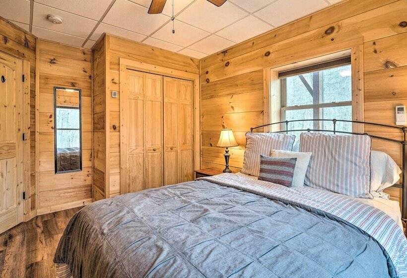 Secluded Black Mountain Cabin W/ On Site Pond!