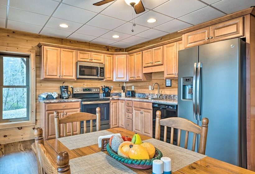 Secluded Black Mountain Cabin W/ On Site Pond!