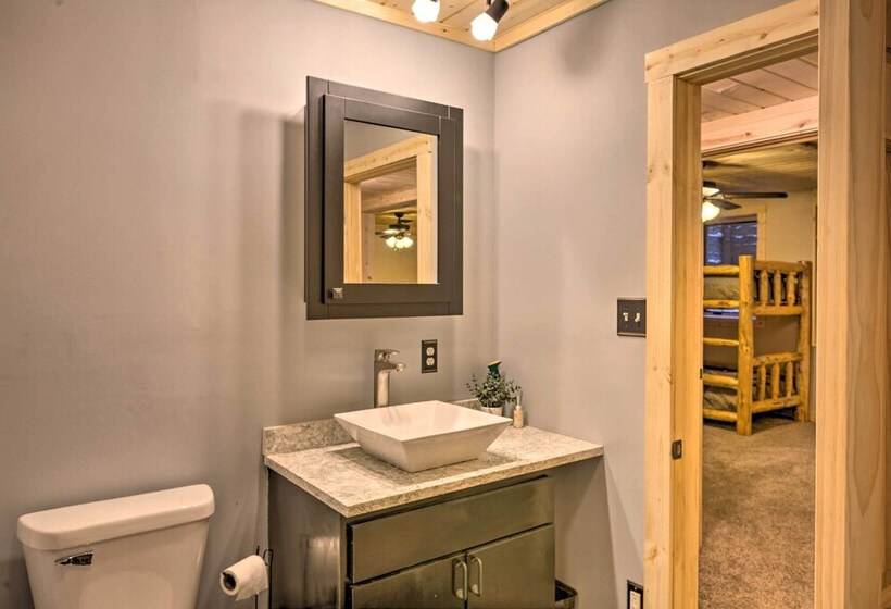 Secluded Traverse City Retreat: 11 Mi To Downtown!