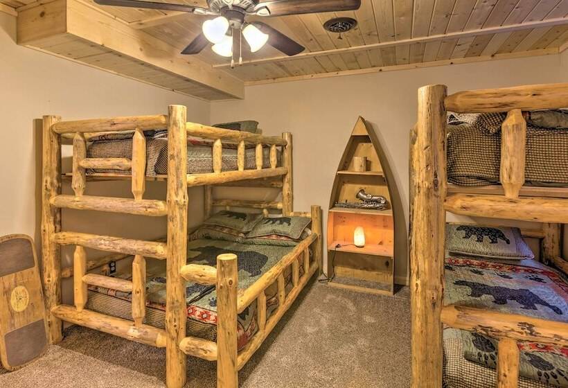 Secluded Traverse City Retreat: 11 Mi To Downtown!