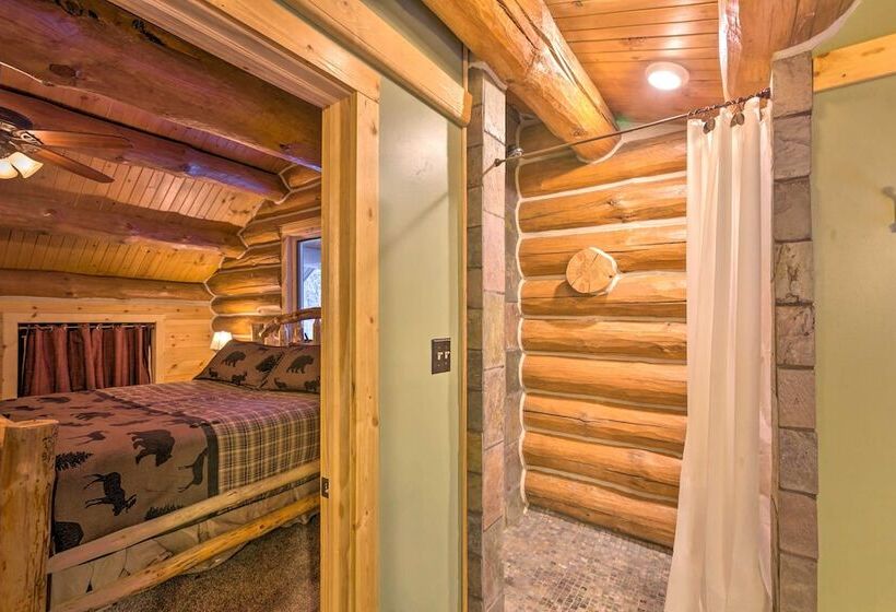 Secluded Traverse City Retreat: 11 Mi To Downtown!