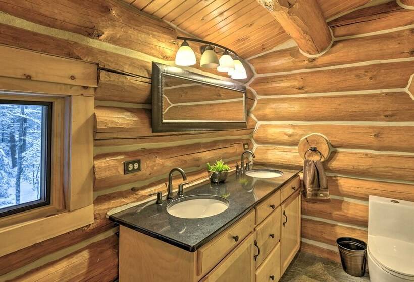 Secluded Traverse City Retreat: 11 Mi To Downtown!