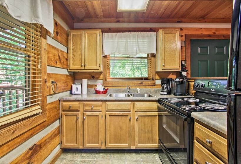 Secluded Forest Cabin, 4 Mi To Downtown Gatlinburg