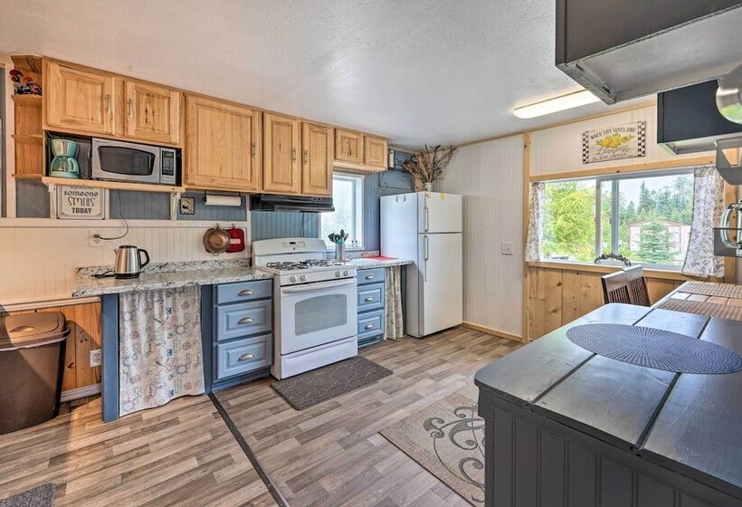 Secluded Kenai Peninsula Cottage In Ninilchik