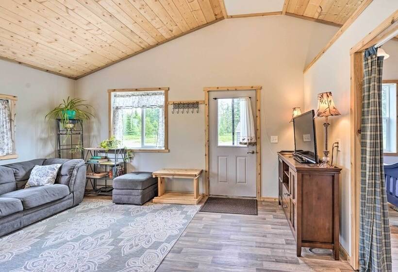 Secluded Kenai Peninsula Cottage In Ninilchik
