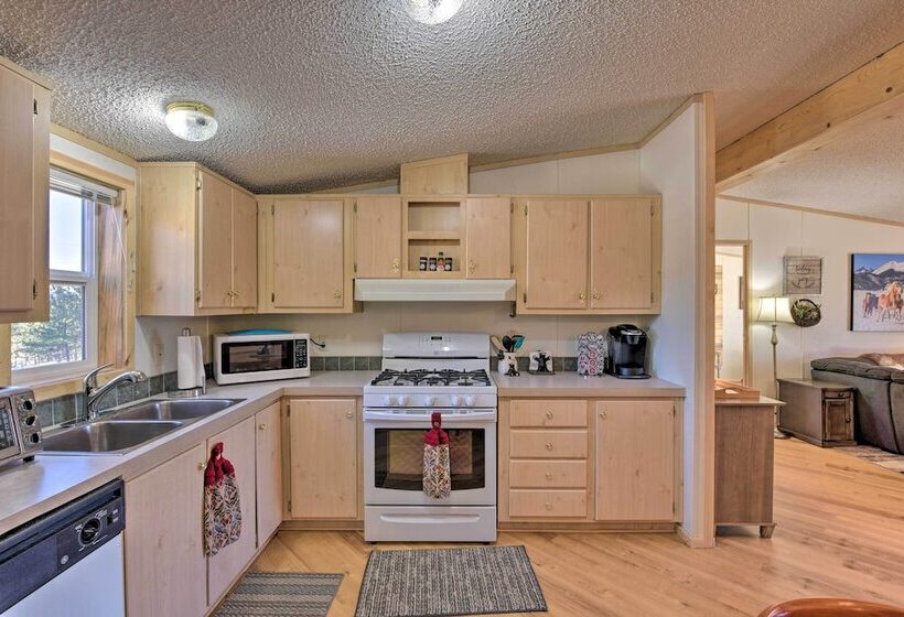 Secluded Mountain Retreat W/ Deck, Views & Hiking!