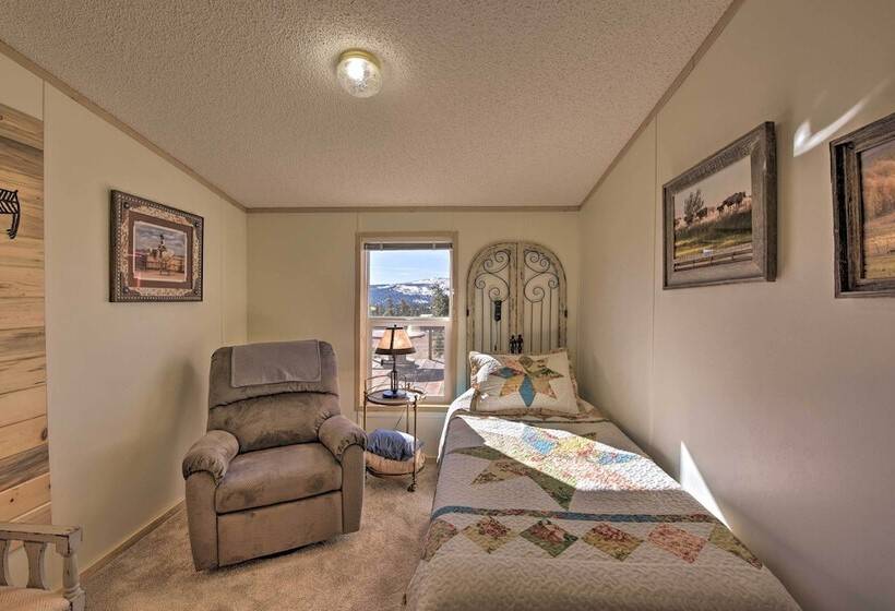 Secluded Mountain Retreat W/ Deck, Views & Hiking!