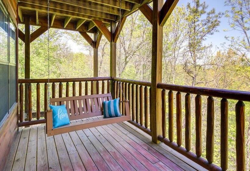 Secluded Smoky Mountain Cabin W/ Theater & Hot Tub