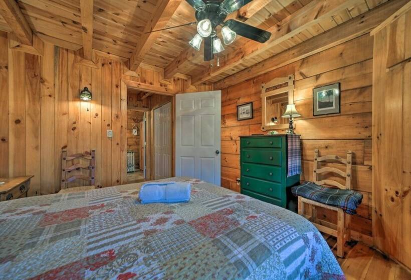 Secluded Smoky Mtn Cabin W/ Hot Tub & Fire Pit!