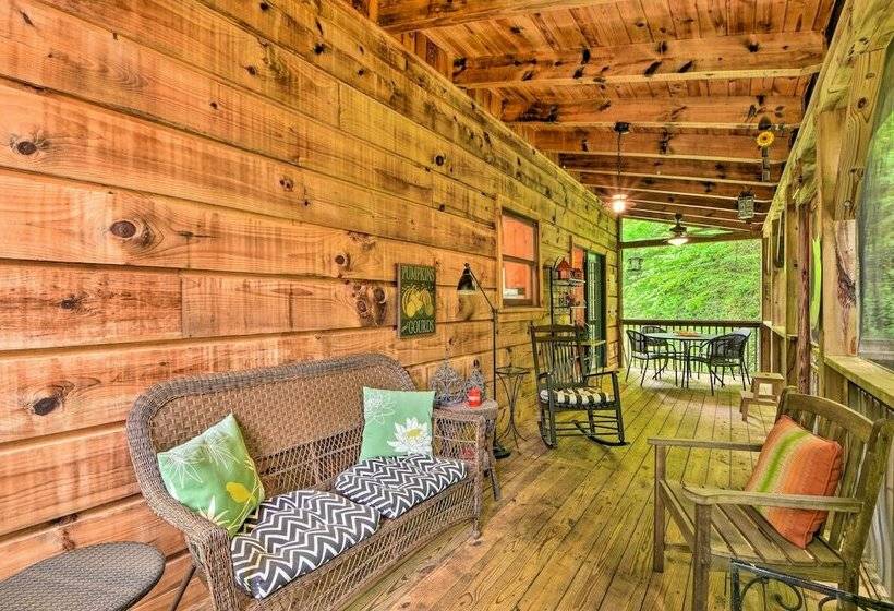 Secluded Smoky Mtn Cabin W/ Hot Tub & Fire Pit!