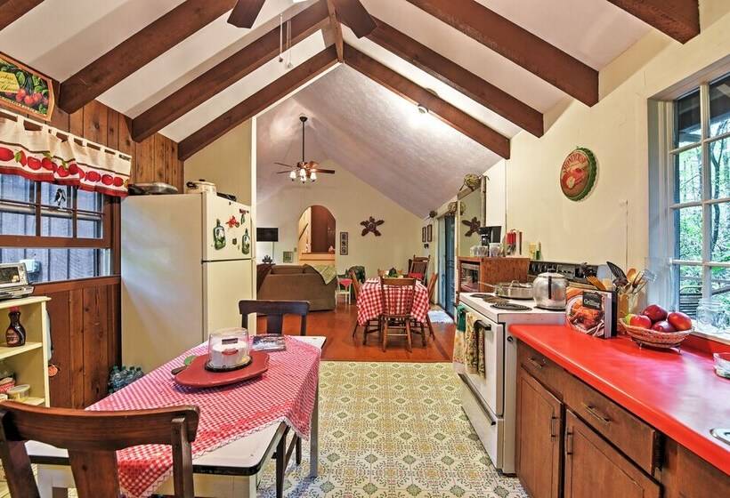 Serene Creekside Cottage Near Mount Pisgah!