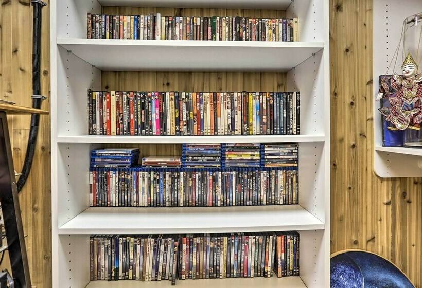 Serene Evergreen Home W/ Hot Tub + Mtn Views!