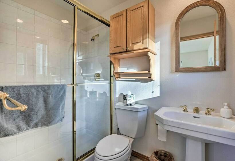 Serene Evergreen Home W/ Hot Tub + Mtn Views!