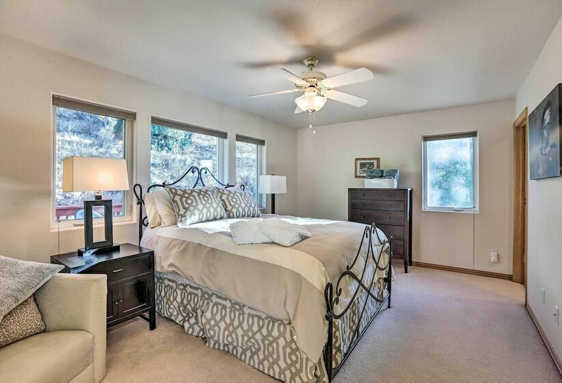 Serene Evergreen Home W/ Hot Tub + Mtn Views!