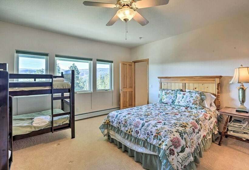 Serene Evergreen Home W/ Hot Tub + Mtn Views!