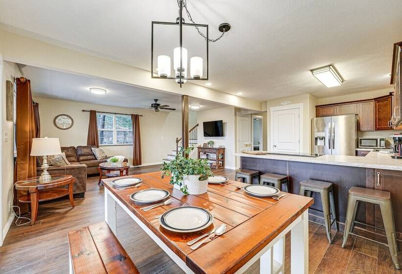 Lakeside Blue Eye Escape W/ Game Room & Hot Tub!