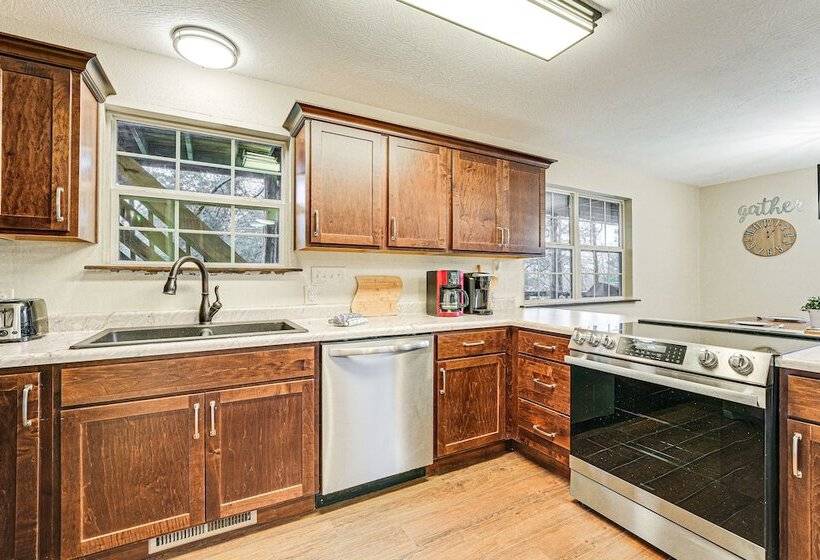 Lakeside Blue Eye Escape W/ Game Room & Hot Tub!