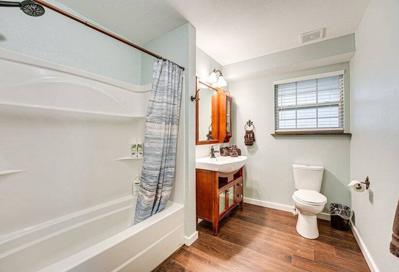 Lakeside Blue Eye Escape W/ Game Room & Hot Tub!