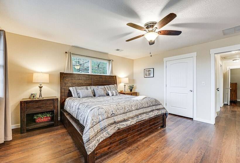 Lakeside Blue Eye Escape W/ Game Room & Hot Tub!