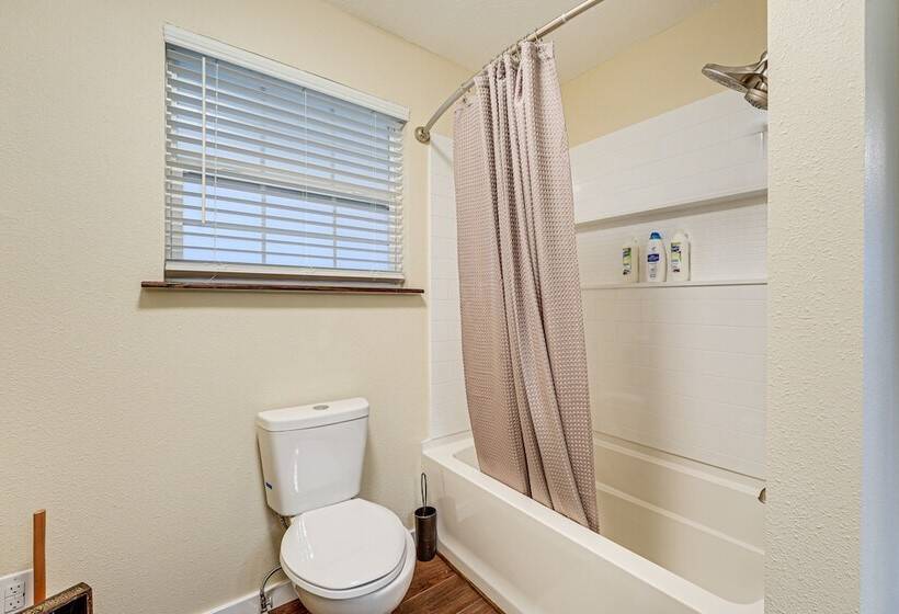 Lakeside Blue Eye Escape W/ Game Room & Hot Tub!