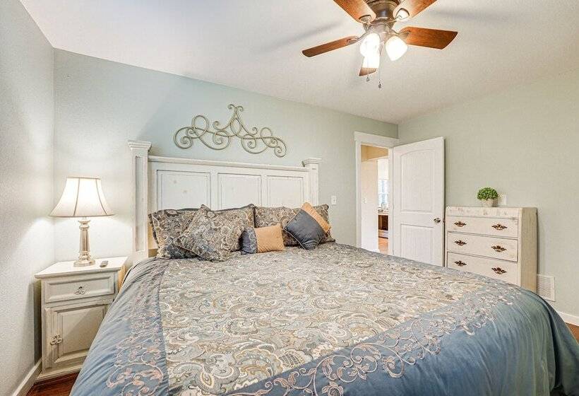 Lakeside Blue Eye Escape W/ Game Room & Hot Tub!