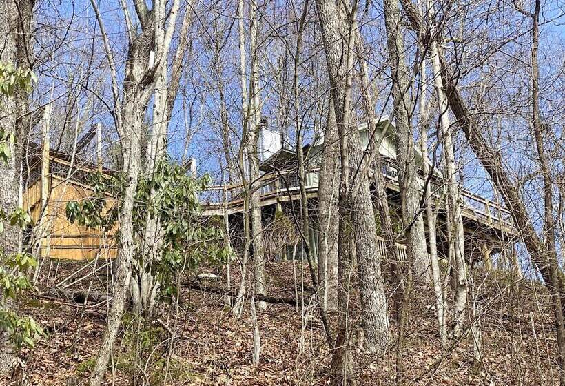 Serene Mountain Mist Retreat W/ Deck & Hot Tub!