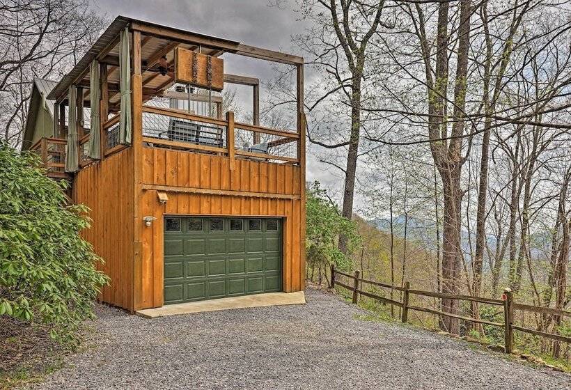 Serene Mountain Mist Retreat W/ Deck & Hot Tub!