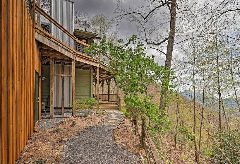 Serene Mountain Mist Retreat W/ Deck & Hot Tub!