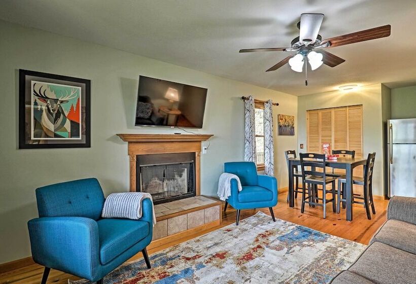 Serene Mountain Mist Retreat W/ Deck & Hot Tub!