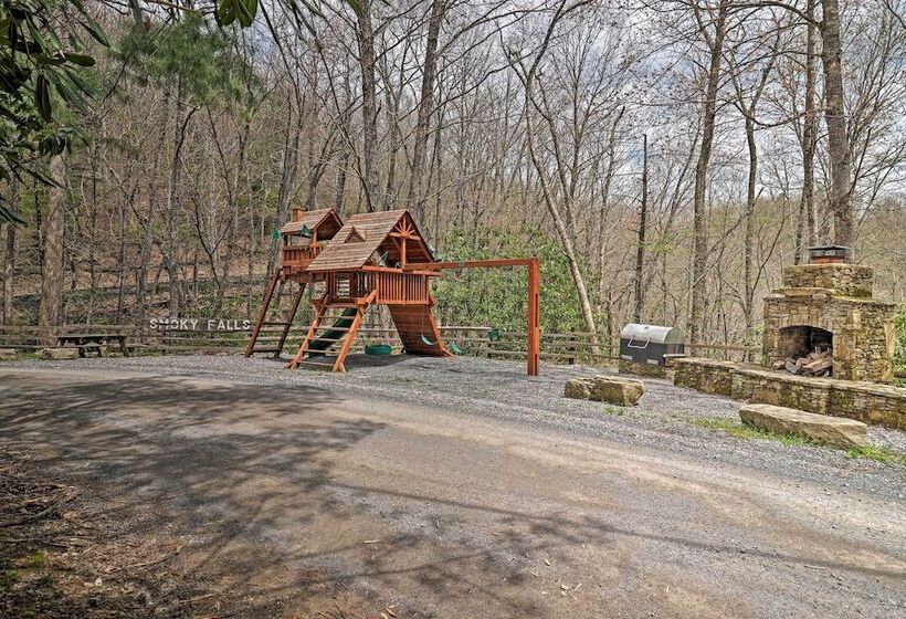 Serene Mountain Mist Retreat W/ Deck & Hot Tub!