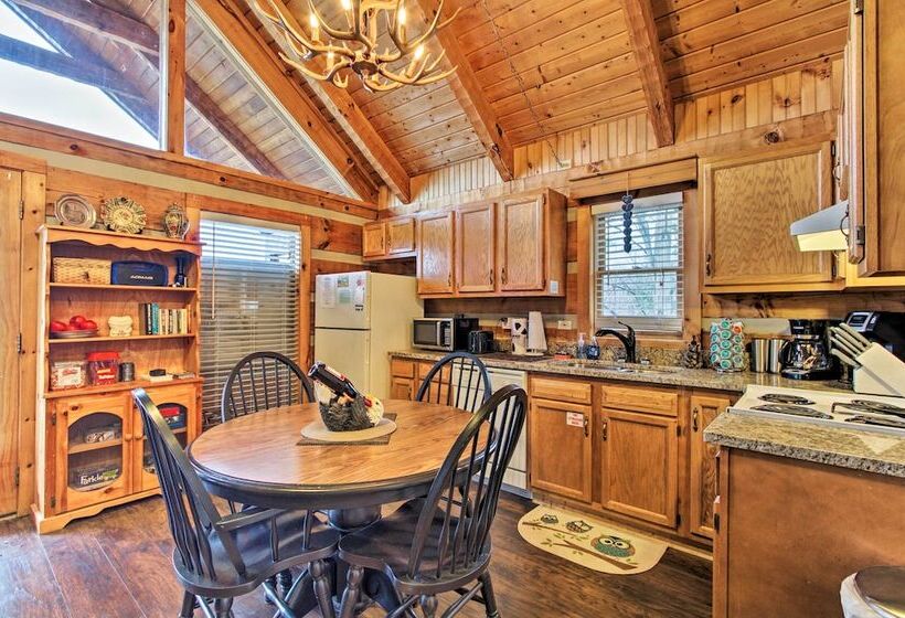 Sevierville Cabin W/ Private Hot Tub & Fireplace!