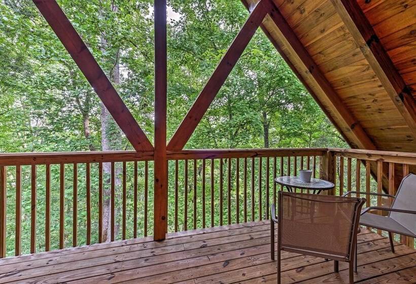 Pigeon Forge Cabin W/ Hot Tub, Grill & Pool Table!