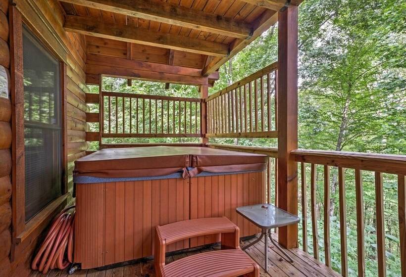 Pigeon Forge Cabin W/ Hot Tub, Grill & Pool Table!