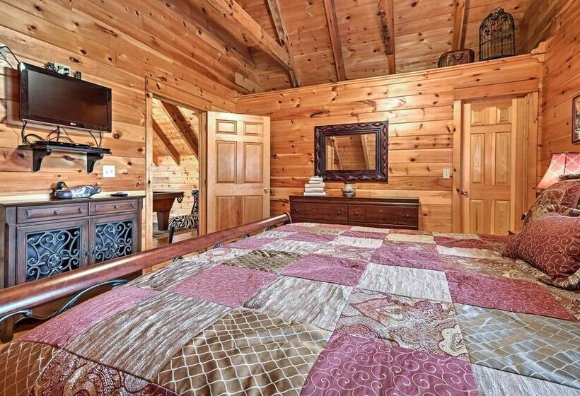 Pigeon Forge Cabin W/ Hot Tub, Grill & Pool Table!