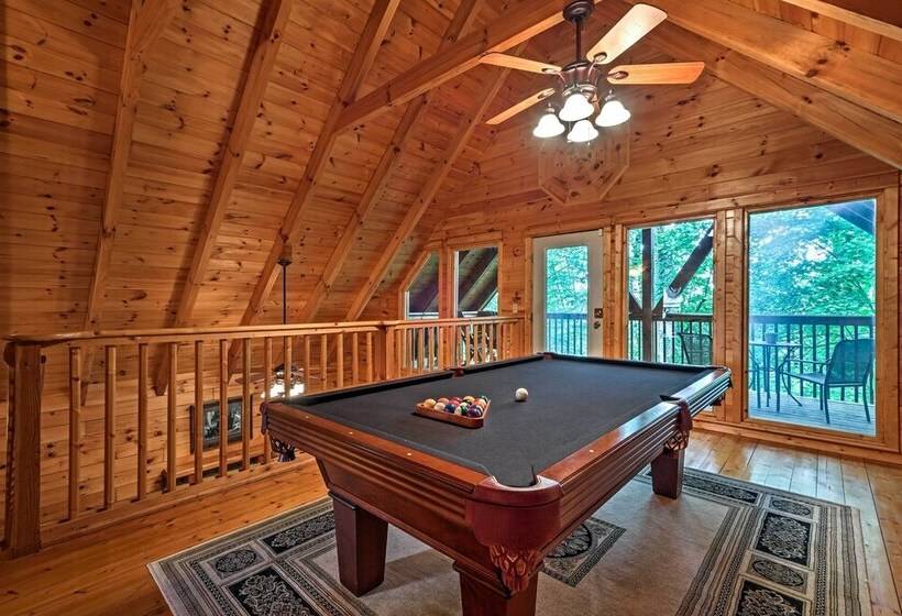 Pigeon Forge Cabin W/ Hot Tub, Grill & Pool Table!