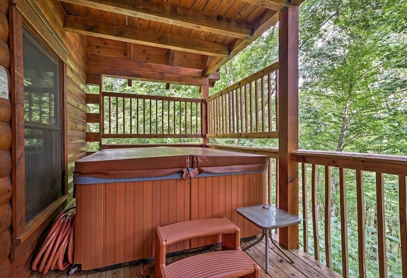 Pigeon Forge Cabin W/ Hot Tub, Grill & Pool Table!