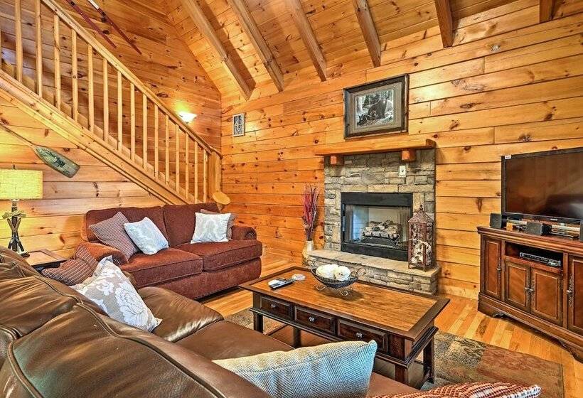 Pigeon Forge Cabin W/ Hot Tub, Grill & Pool Table!